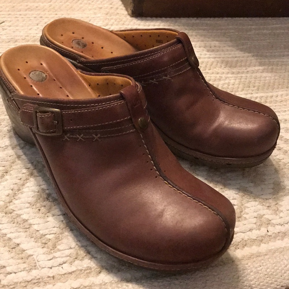Structured Clarks Clogs - image 1